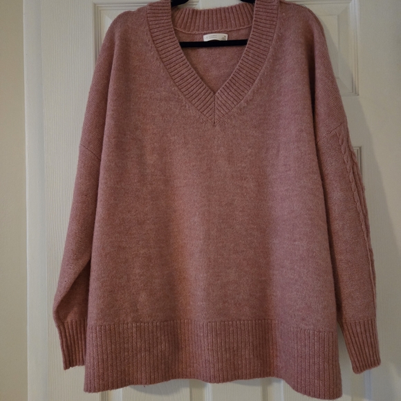 LC Lauren Conrad Sweaters - 🆕️ NWT LC Lauren Conrad Dusty Rose V-Neck Sweater
